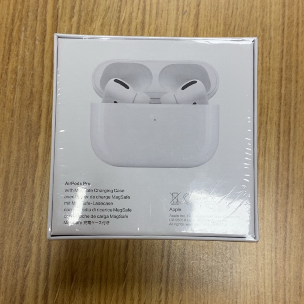 Apple AirPods Pro with MagSafe Case - Sleek White